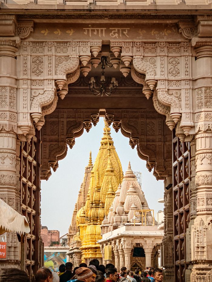 Sacred Places Every Hindu Should Visit – Ultimate Divine Guide Sacred Places Every Hindu Should Visit – Kashi Vishwanath Temple